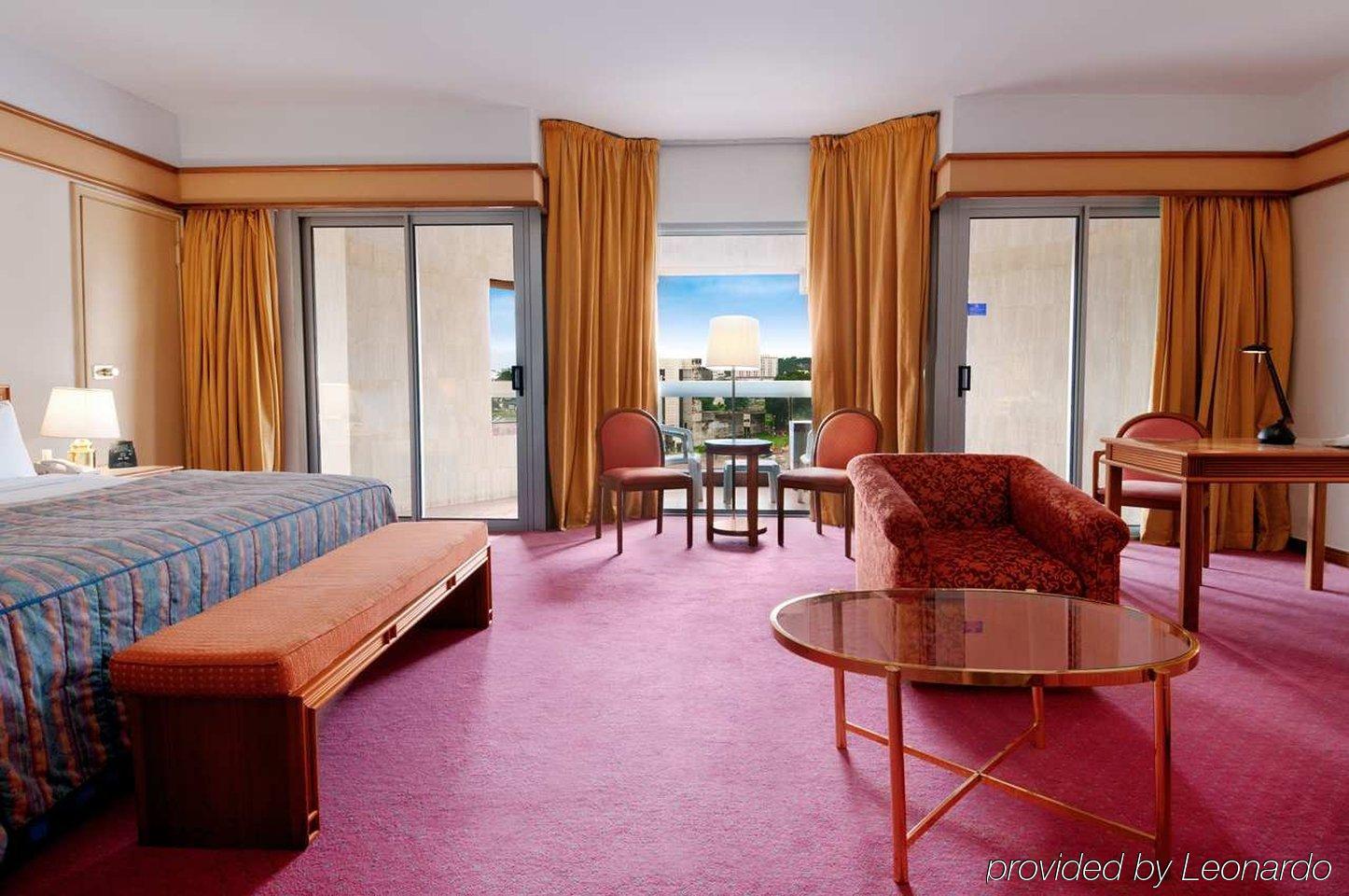 Hilton Yaounde Hotel Стая снимка