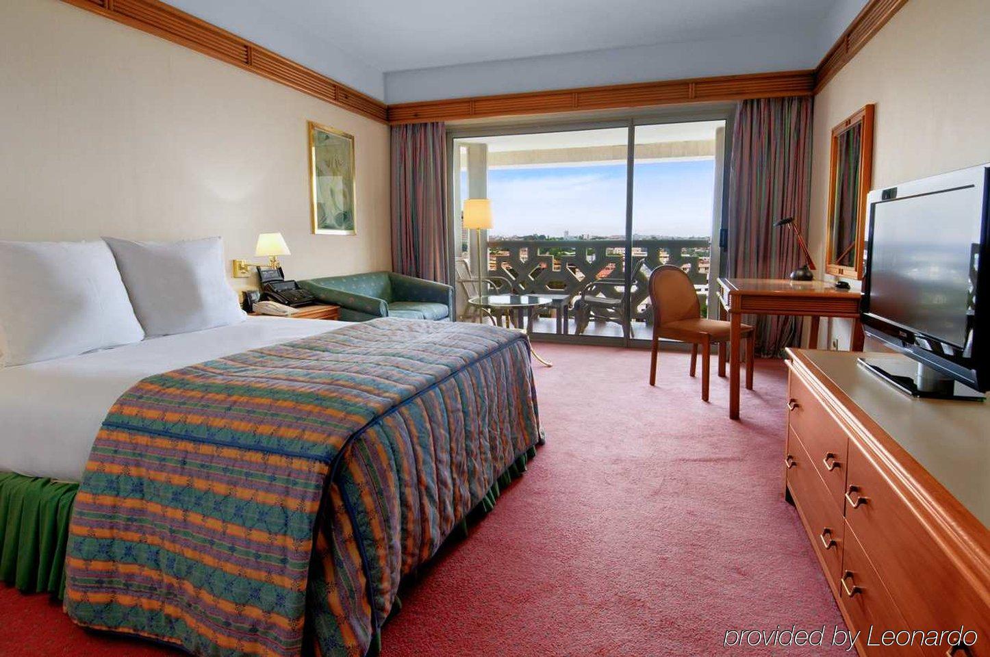Hilton Yaounde Hotel Стая снимка